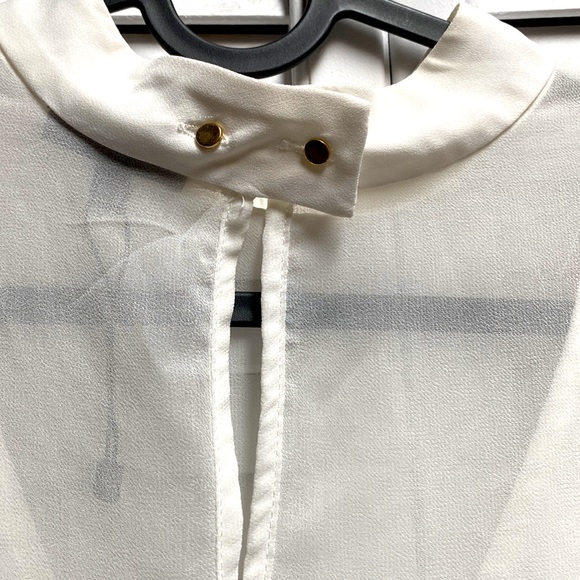 Beautiful light blouse size M 😍😍 - Picture 5 of 5